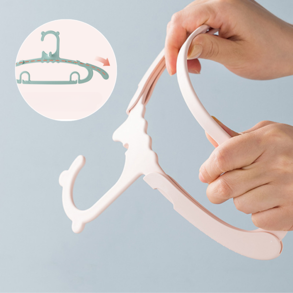 Space Saving Retractable Hanger with Trouser Clip Vertical Hanging Kid Hanger